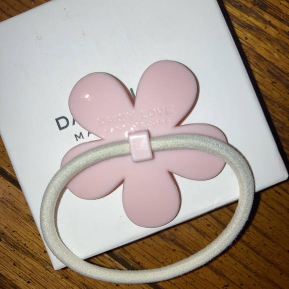 Marc Jacobs Daisy Love Flower Hair Band - NIB - Picture 4 of 4